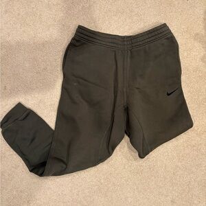 Nike Men's army green Joggers